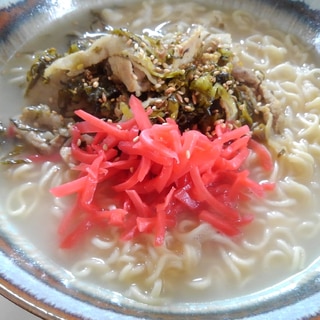 インスタントラーメンで…高菜とんこつラーメン